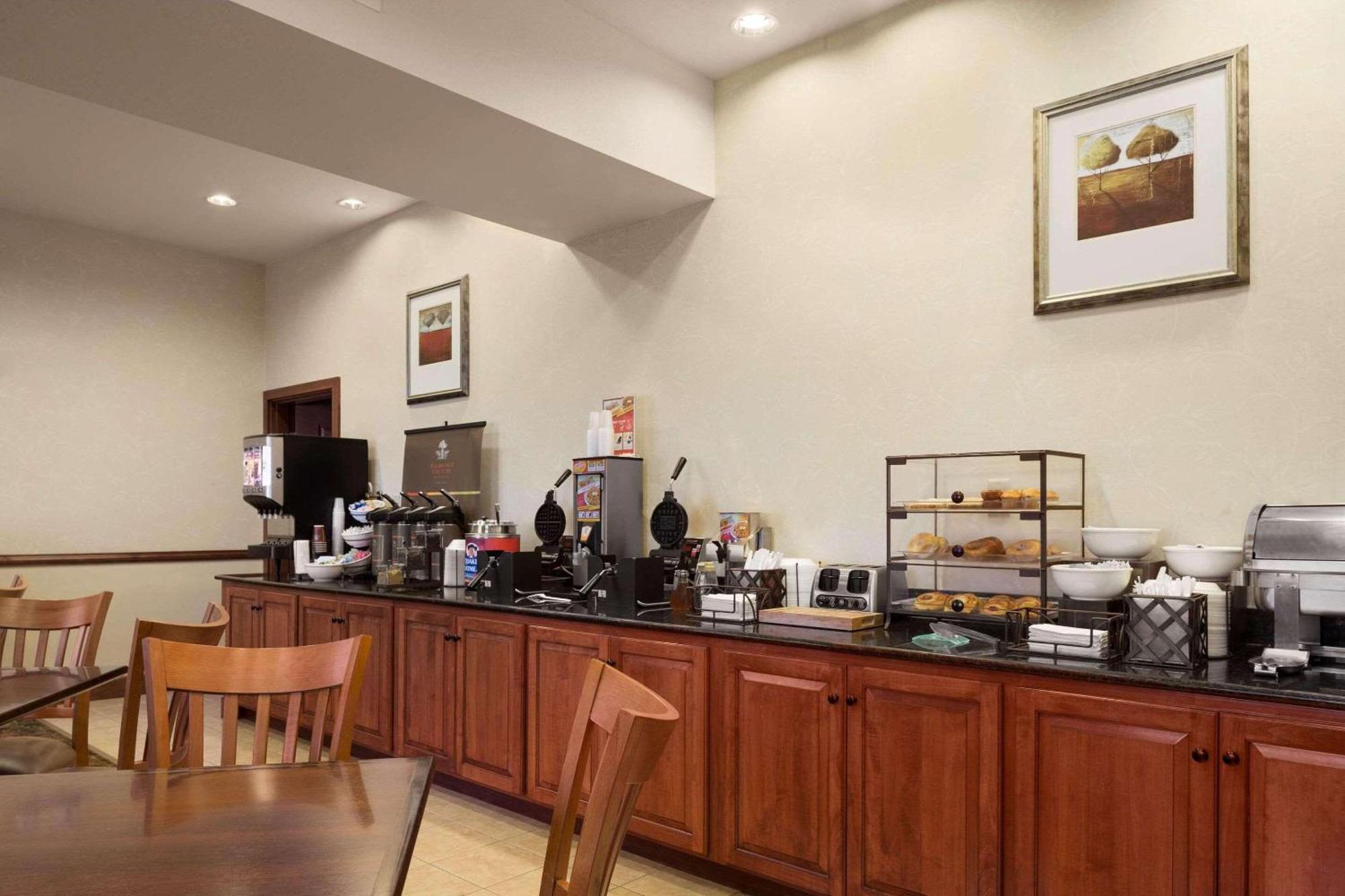 Country Inn & Suites By Radisson, Crestview, Fl מראה חיצוני תמונה