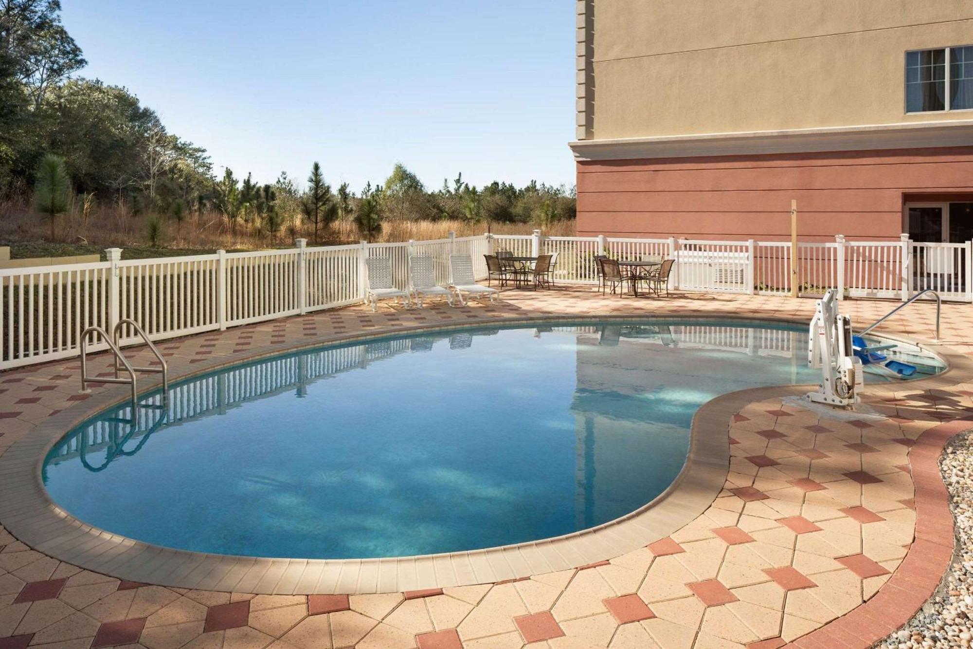 Country Inn & Suites By Radisson, Crestview, Fl מראה חיצוני תמונה